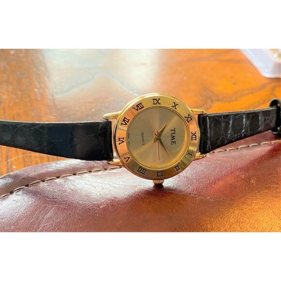 Women's 25mm Time Magazine Watch, Gold Tone with Black Band, New Battery - Picture 2 of 3